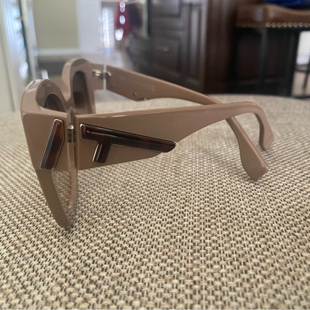 Fendi First Sunglasses color tan gradient lenses - Picture 7 of 8